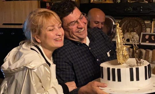 “ათი წლის წინ რატომ არ გავიცანი ეკა…” – რა სიურპრიზი მოუწყო იუბილარ გია დავითიანს ახლადშერთულმა ცოლმა