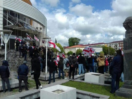ფოთში, ,,ნამახვანჰესის“ მშენებლობის მოწინააღმდეგეთა აქციის ორგანიზატორები იმყოფებოდნენ