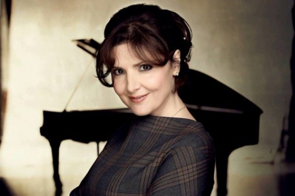 „ფეისბუქში“ რაღაცაზე ხელი დამეჭირა და დაეწერა, რომ დავქორწინდი - ელისო ბოლქვაძე