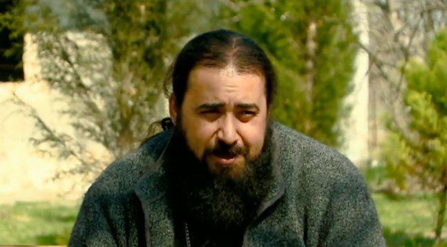 ნახეთ, რა საჩუქარს უმზადებს 23 წლის ქართველი ემიგრანტი საბერძნეთიდან მამა სერაფიმეს