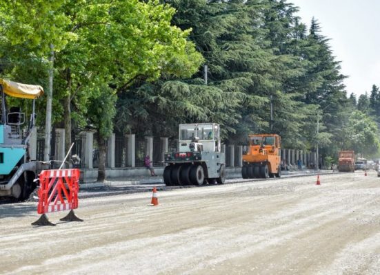 ქუთაისში, ხორავას ქუჩაზე საგზაო-ინფრასტრუქტურული სამუშაოები მიმდინარეობს