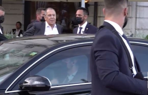 ექსკლუზიური კადრები ჟენევიდან – „კურიერის“ კამერამ სერგეი ლავროვი თანმხლებ პირებთან ერთად დააფიქსირა