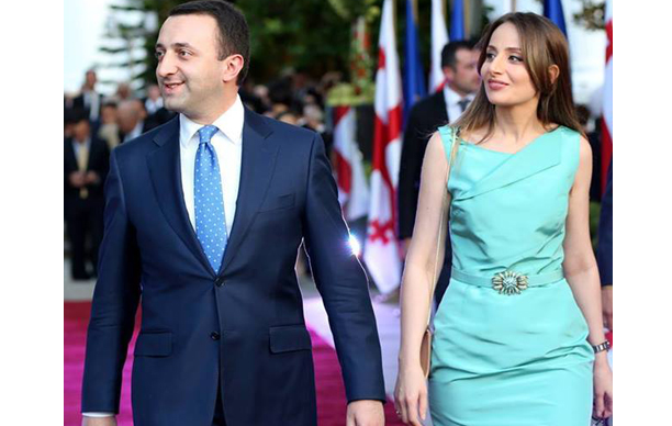 ნახეთ, როგორ მიულოცა პრემიერს მეუღლემ დაბადების დღე 