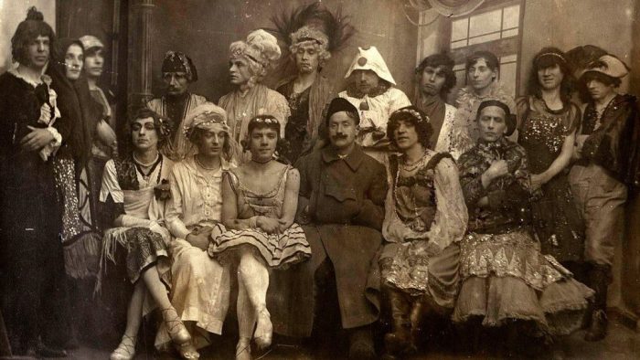 პირველი გეი-ქორწილი 1921 წელს ჩატარდა – როგორ გადაიქცა პეტროგრადი საბჭოთა გეების დედაქალაქად