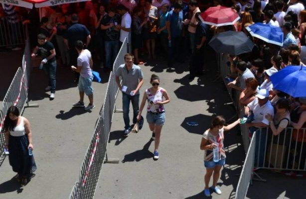 დედაჩემი ცუდად გახდა, ადრე რატომ გამოხვედიო და მეჩხუბა, შებრუნდიო – გამოცდიდან გამოსული აბიტურიენტი