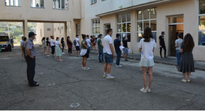 რა შეემთხვა პოლიციელს, რომელიც წუხელ აქციაზე იმყოფებოდა, დღეს კი გამოცდაზე დააგვიანა – აბიტურიენტი პოლიციელის ისტორია