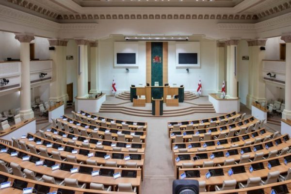 დატოვებს თუ არა პარლამენტს პარლამენტის ყოფილი თავმჯდომარე