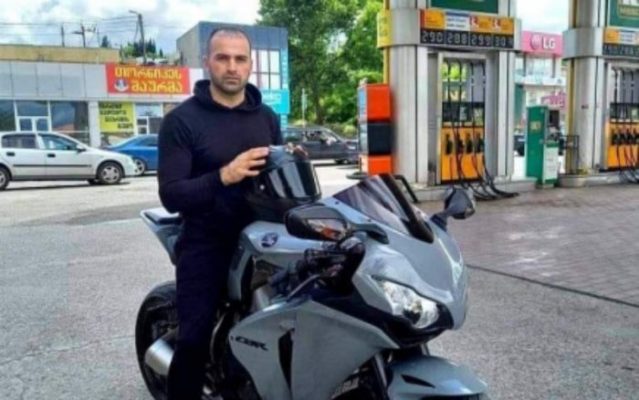 მოტოციკლით მოცურდა და ბეტონის კონსტრუქციას შეეჯახა – ავტოსაგზაო შემთხვევა მსხვერპლით დასრულდა