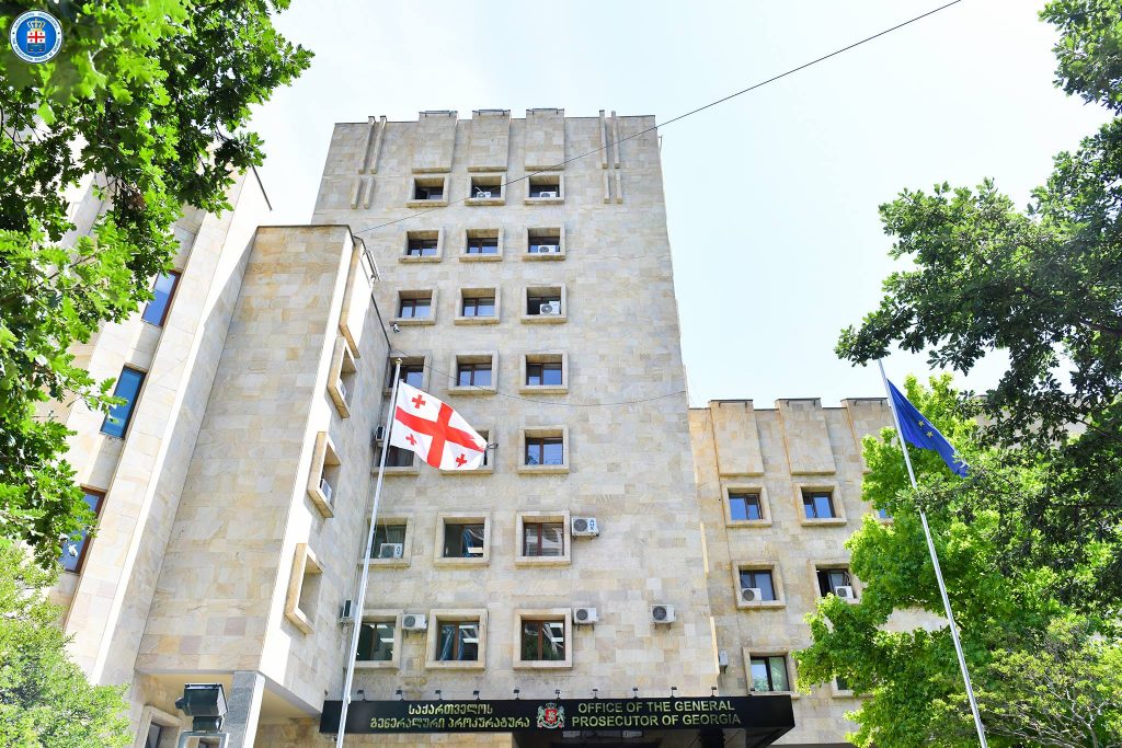 მამაკაცს, რომელმაც 38 წლის ქალს დანით 11 ჭრილობა მიაყენა ბრალდება წარუდგინეს