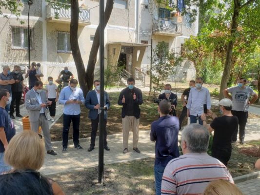 „ქართული ოცნების“ თბილისის მერობის კანდიდატი ვარკეთილის მოსახლეობას შეხვდა და ინფრასტრუქტურულ პროექტებს გაეცნო