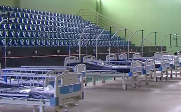 საველე ჰოსპიტალში საწოლები და ხელოვნური სუნთქვის აპარატები შეიტანეს - მედპერსონალი მძიმე პაციენტების მისაღებად მზად არის