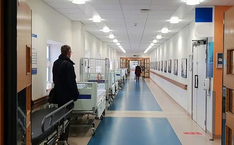 ვინც აუცრელობის გამო მუშაობას შეწყვეტს, ხელფასს უკან დააბრუნებს - გაიგეთ ვის და სად მოუწევს ანაზღაურების უკან დაბრუნება  