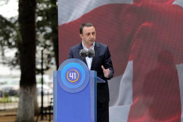 პრემიერი – უნდა შევადაროთ პროფესორი რატი ბრეგაძე ადეიშვილს, გომელაური – მერაბიშვილს, გრიგოლ ლილუაშვილი – ახალაიას, მეცნიერი კაცი მიხეილ ჩხენკელი – ნიკა გვარამიას, რომელიც გარყვნილების მთავარი პროპაგანდისტია