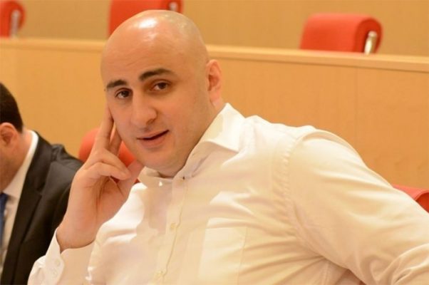 დაუჭერენ თუ არა დეპუტატები მელიასთვის მანდატის გაუქმებას მხარს