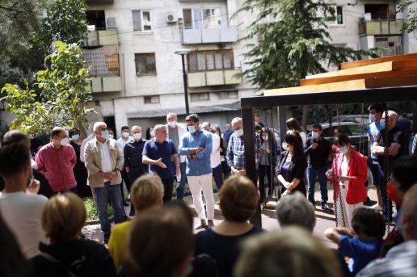 “ქართული ოცნების” თბილისის მერობისა და ისნის მაჟორიტარი დეპუტატობის კანდიდატები ადგილობრივ მოსახლეობასთან შეხვედრებს განაგრძობენ