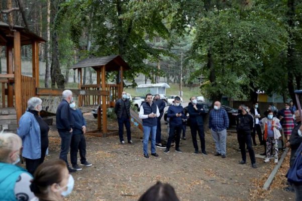 გიორგი ტყემალაძემ წყნეთში მცხოვრებ იძულებით გადაადგილებულ პირებთან შეხვედრა გამართა