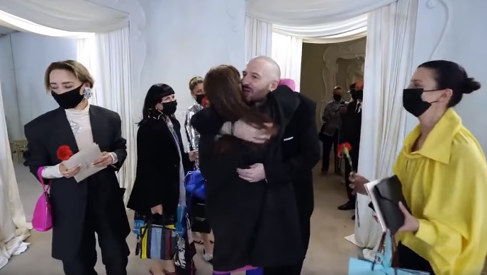 შეხვედრა ჯგუფელ გოგონებთან 19 წლის შემდეგ – დემნა გვასალიას ახალი ვიდეო