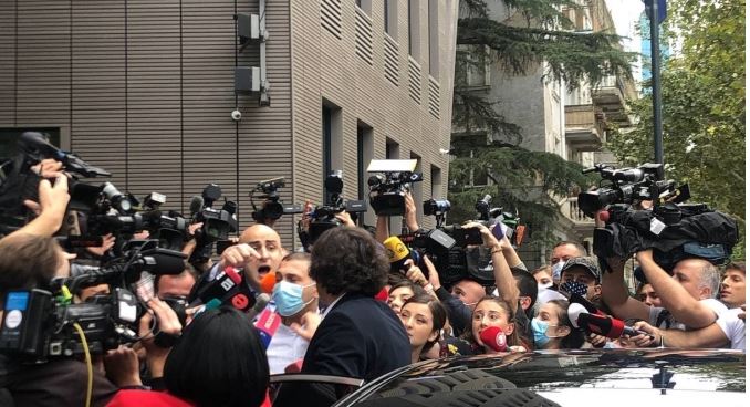 „ეს არის სამსახურში ერთი მდიდარი ადამიანი“ – ნიკა მელიას პირველი კომენტარი კობახიძესთან მომხდარი ინციდენტის შემდეგ