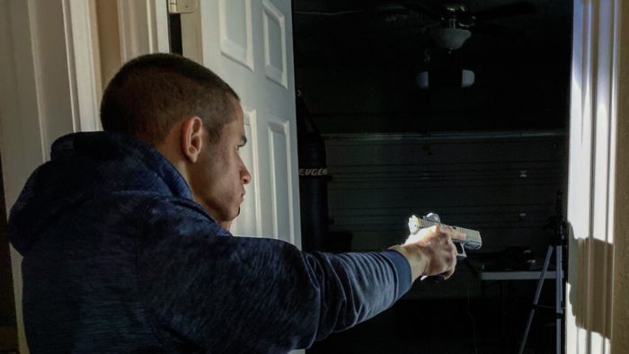 შვილმა ცეცხლსასროლი იარაღით დედა დაჭრა  – რა მოხდა ილიას ტერიტორიაზე