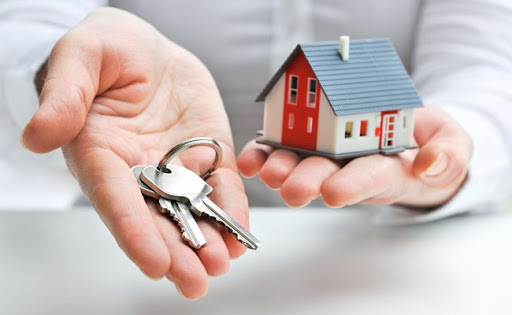 აუქციონზე გაყიდული ქონების ნახევარი კერძო მევახშეებზე მოდის – ნახეთ, როგორ იგდებენ ხელში თქვენს ქონებას