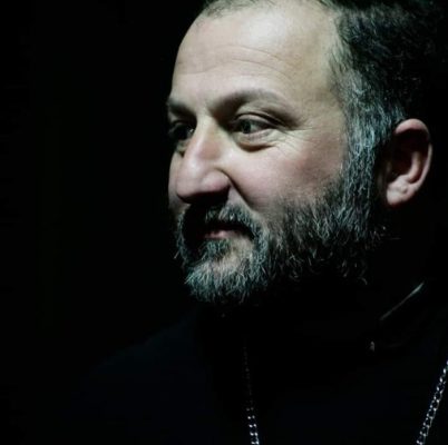 კოვიდი რჩება რელიგიური მოვლენად და მხოლოდ ტაძრებში ვრცელდება – დეკანოზი კონსტანტინე პაიჭაძე
