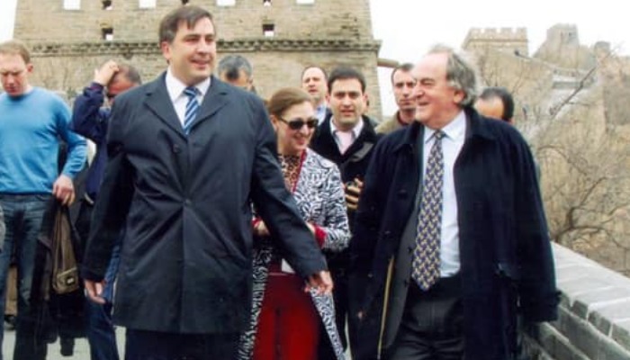 „სააკაშვილი მისმა დედამ, გიული ალასანიამ მომიყვანა“ – რატომ იყო გელა ჩარკვიანი მიხეილ სააკაშვილით გაკვირვებული