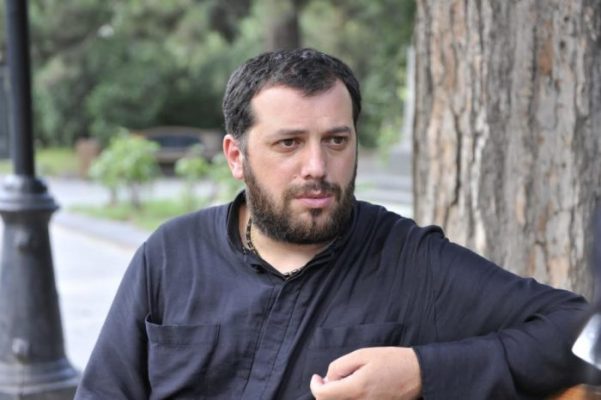 ეს არ არის შენი საქმე, მამაო პოლიტიკაში არ უნდა ჩაერიოსო… – პეტრე კოლხი აღშფოთებულია