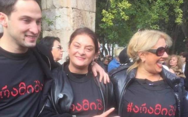 მიყვარხართ ყველანი, ვინც ამ სულისკვეთებით მიდიხართ დღეს აქციაზე! გენაცვალეთ ყველას, გულგაუტეხელნო! – ხათუნა ხოფერია