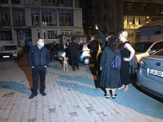 სასწრაფოდ!!! ბათუმში, ჩამონგრეული კორპუსის მომიჯნავე კორპუსებიდან მოსახლეობის ევაკუაცია მიმდინარეობს