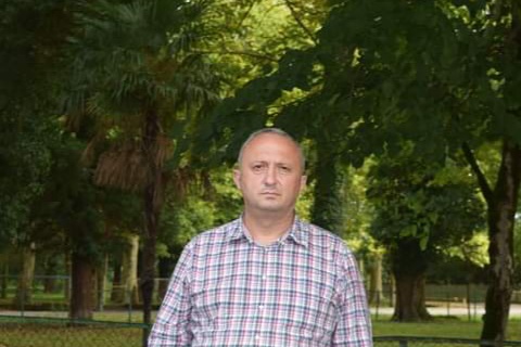 მერის თანაშემწე კორონავირუსით გარდაიცვალა – სამტრედიაში 48 წლის დავით მუქერიას ემშვიდობებიან