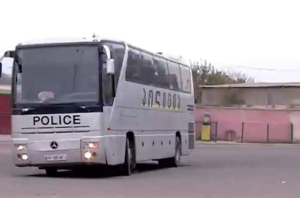 რა ხდება რეალურად N12 დაწესებულებაში, სადაც პოლიციისა და სასწრაფოს მანქანა გამოჩნდა