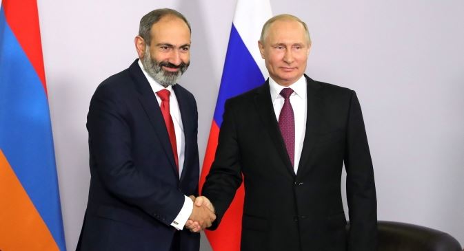 ვლადიმერ პუტინი ნიკოლ ფაშინიანს შეხვდა