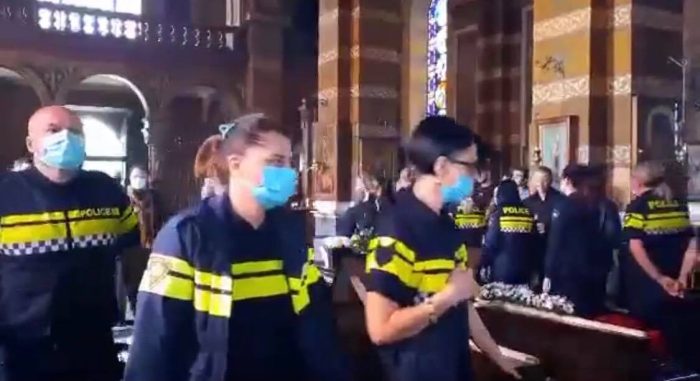 VIDEO: ბათუმში ტრაგიკულად გარდაცვლილებს შსს-ს თანამშრომლებმა პატივი მიაგეს