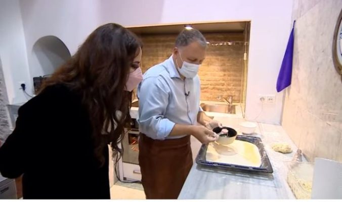 VIDEO: გიორგი ფხაკაძე ისეთ ხაჭაპურს აცხობს, ბევრს შეშურდება