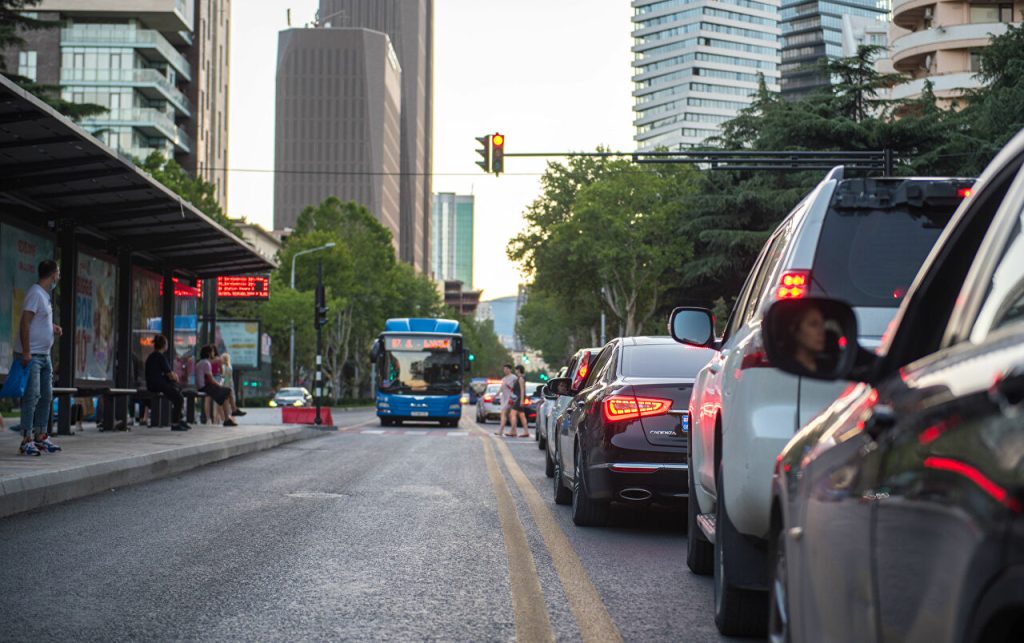 თბილისის მერია მძღოლებს აფრთხილებს