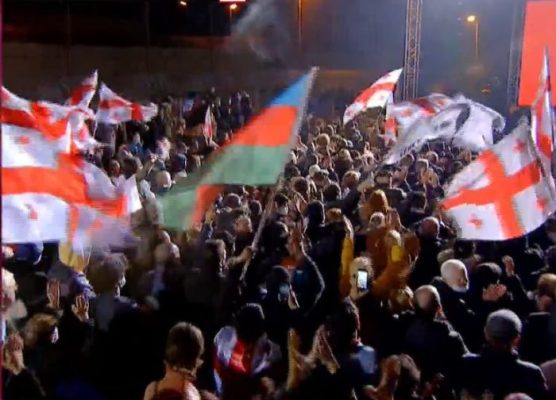 რუსთავის ციხესთან ოპოზიციის მიერ ორგანიზებული აქცია მიმდინარეობს