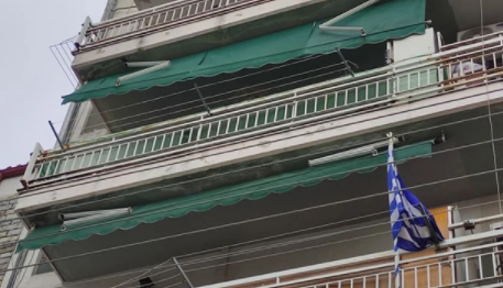 6 წლის ბავშვი მე-4 სართულიდან გადმოვარდა – გოგონას მდგომარეობა მძიმეა