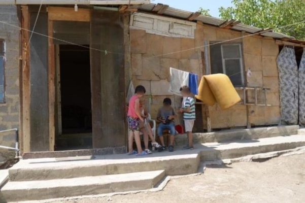 „ბავშვებთან ერთად მანქანაში ვცხოვრობდით, ახლა მუყაოს სახლში ვართ“ - მრავალშვილიანი დედის სულისშემძვრელი ისტორია