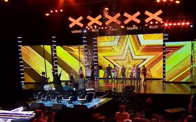 მეექვსე და საბოლოო ოქროს ღილაკი მომღერალ ექიმებს, რომლებიც კოვიდკლინიკის რეანიმაციაში მუშაობენ