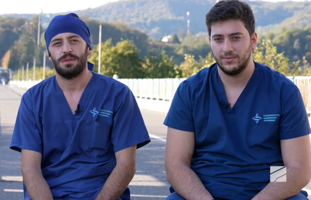 VIDEO: ატირებული დარბაზი და ექიმების მიერ პაციენტის პატივსაცემად შესრულებული სიმღერა