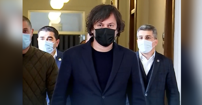 ელენე ხოშტარიას მოსანახულებლად ირაკლი კობახიძე, შალვა პაპუაშვილი და მამუკა მდინარაძე მივიდნენ