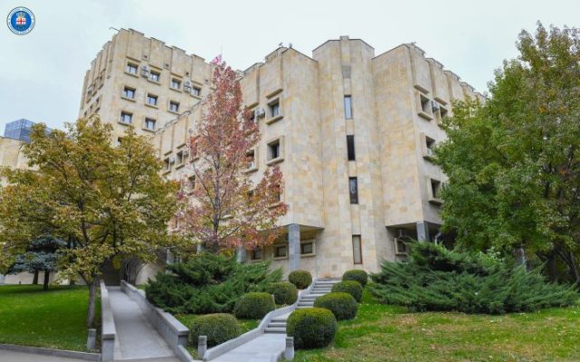 პროკურატურის მიერ წარდგენილი მტკიცებულებების საფუძველზე, მეუღლის მიმართ წამების ფაქტზე ბრალდებულს 9 წლით თავისუფლების აღკვეთა მიესაჯა