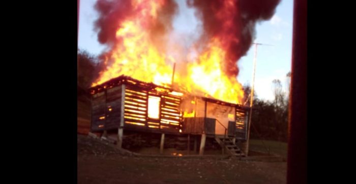 ხანძარი ოკუპირებულ ტყვარჩელში – მრავალშვილიანი ოჯახი საცხოვრებლის გარეშე დარჩა