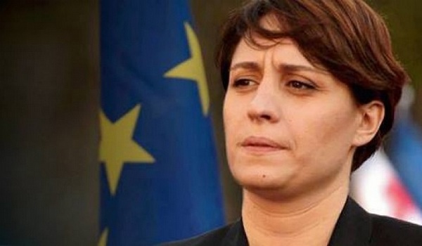 ვაჩერებ მედიკამენტოზურ მკურნალობას - ელენე ხოშტარია