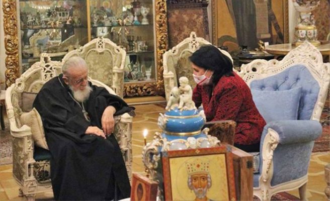 სალომე ზურაბიშვილი ილია მეორეს აღსაყდრებიდან 44 წლისთავს ულოცავს