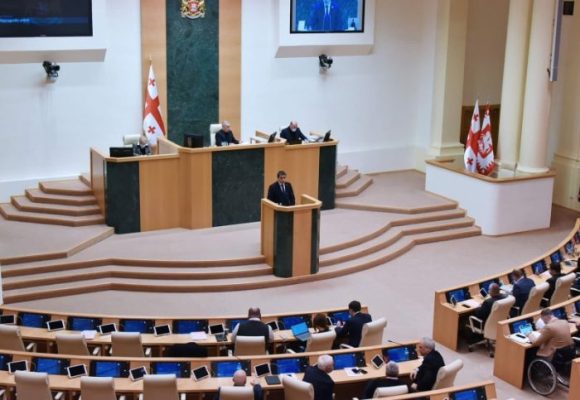 შალვა პაპუაშვილი: პარლამენტი არის ის ინსტიტუცია, რომელშიც ყველაზე მეტად არის გამოხატული ხალხის, როგორც ხელისუფლების წყაროს, ძალა. ამიტომ, როგორც პარლამენტის თავმჯდომარე, ვიდგები საპარლამენტო სუვერენიტეტის სადარაჯოზე