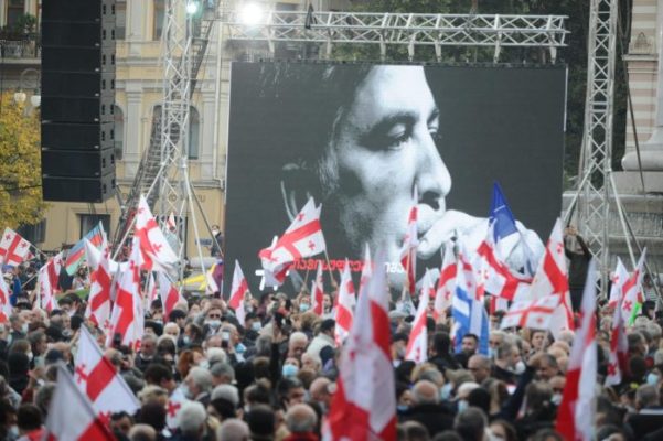 რას გეგმავს „ნაცმოძრაობა“ მიხეილ სააკაშვილის ციხეში გადაყვანის შემდეგ