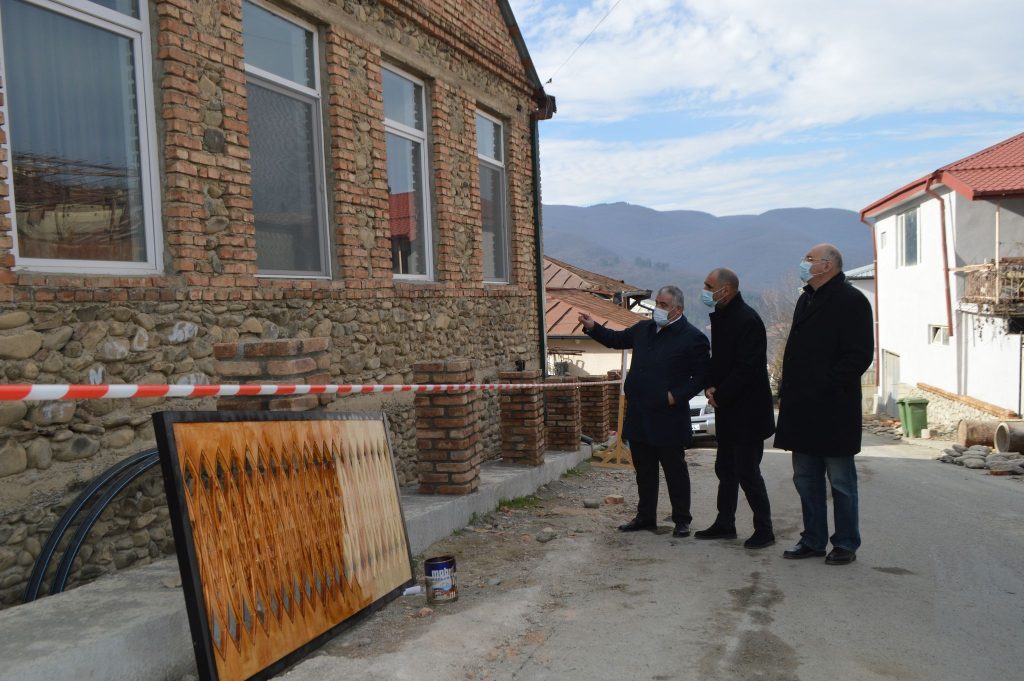 სიღნაღში სარაჯიშვილის ქუჩის ნაწილის რეაბილიტაცია აქტიურად მიმდინარეობს